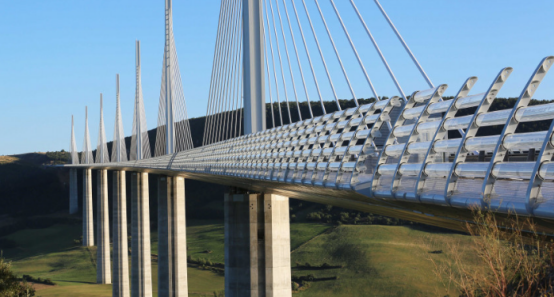 جسر ميلاو، الجسر المصنوع من الفولاذ المقاوم للصدأ.